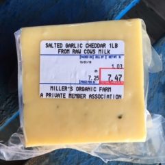 Garlic Cheddar – A2/A2 – Salted – per lb